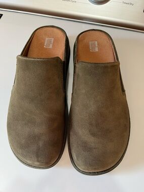 Fitflop women’s Olive Green Suede Slip-On Clogs